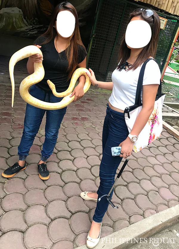 Davao-Girls-in-Zoo.jpg.jpg